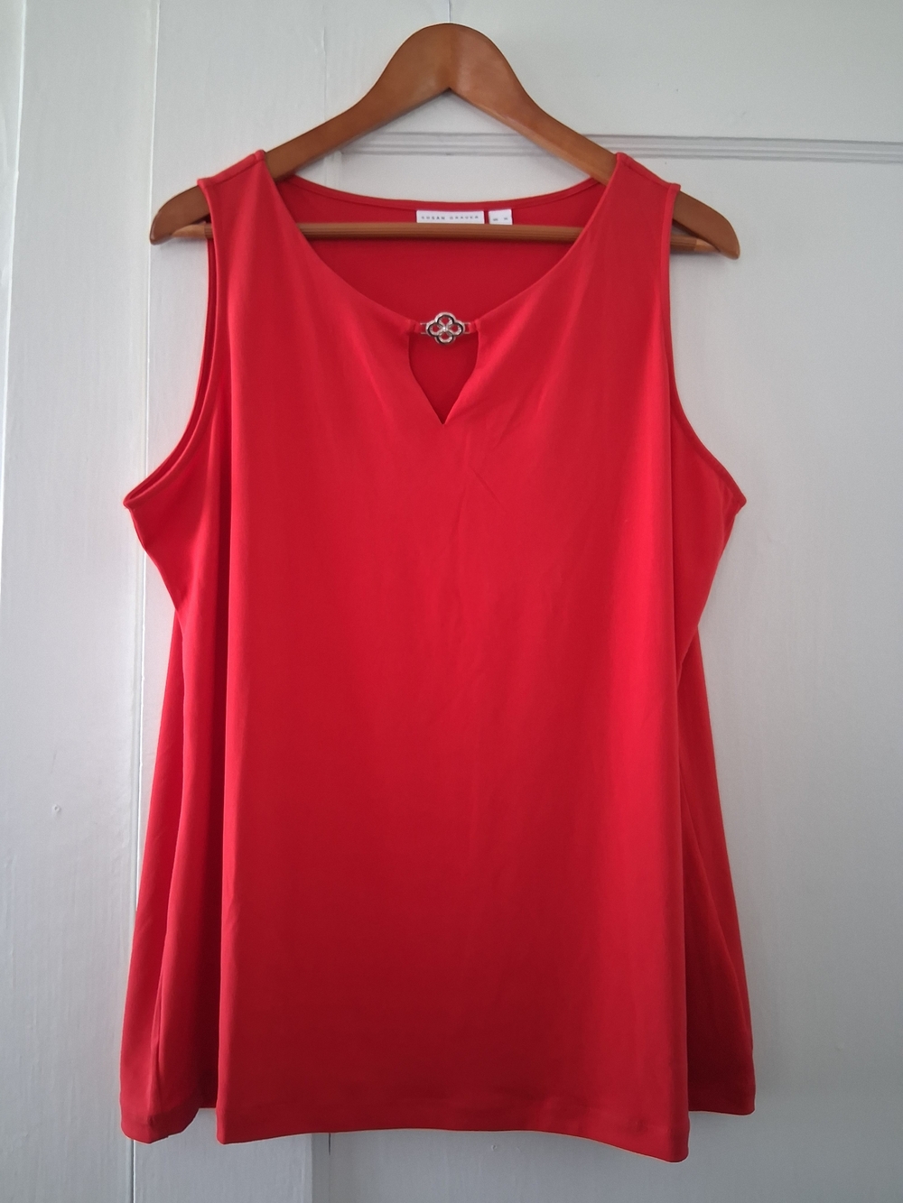 Susan Graver Red Sleeveless Top XL Silver Clover Neckline Stretch